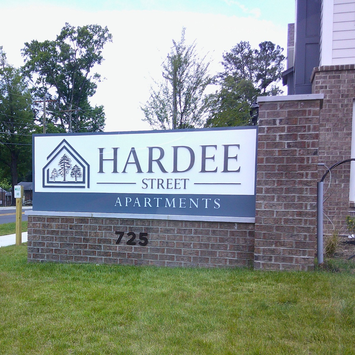 Hardee Street Apartments